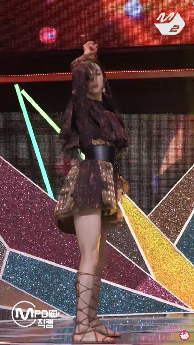 신발 굽 1도 없는데 비율 쩔어 | 인스티즈