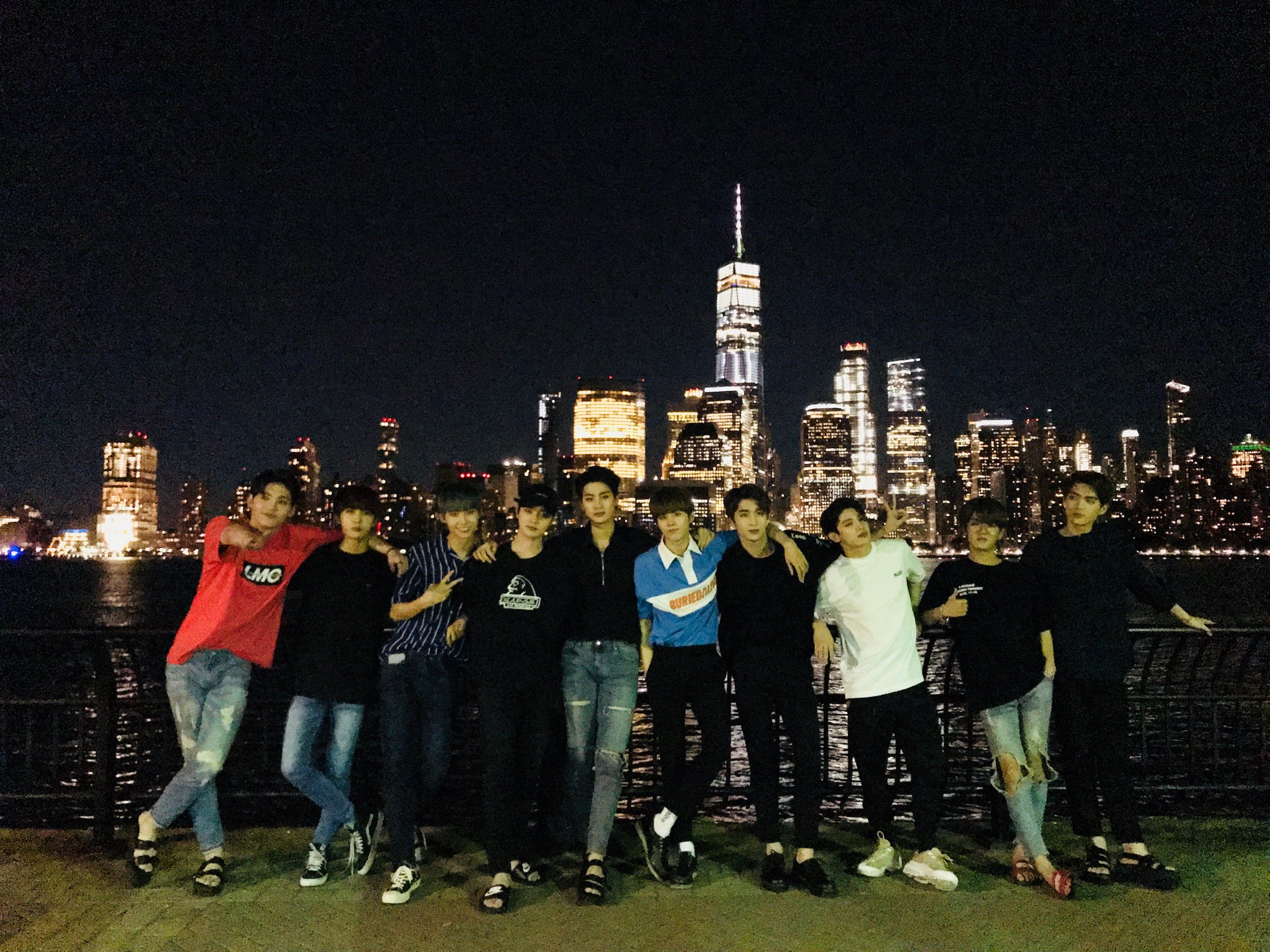 업텐션 단체사진 이거 되게 이쁜것같아 | 인스티즈