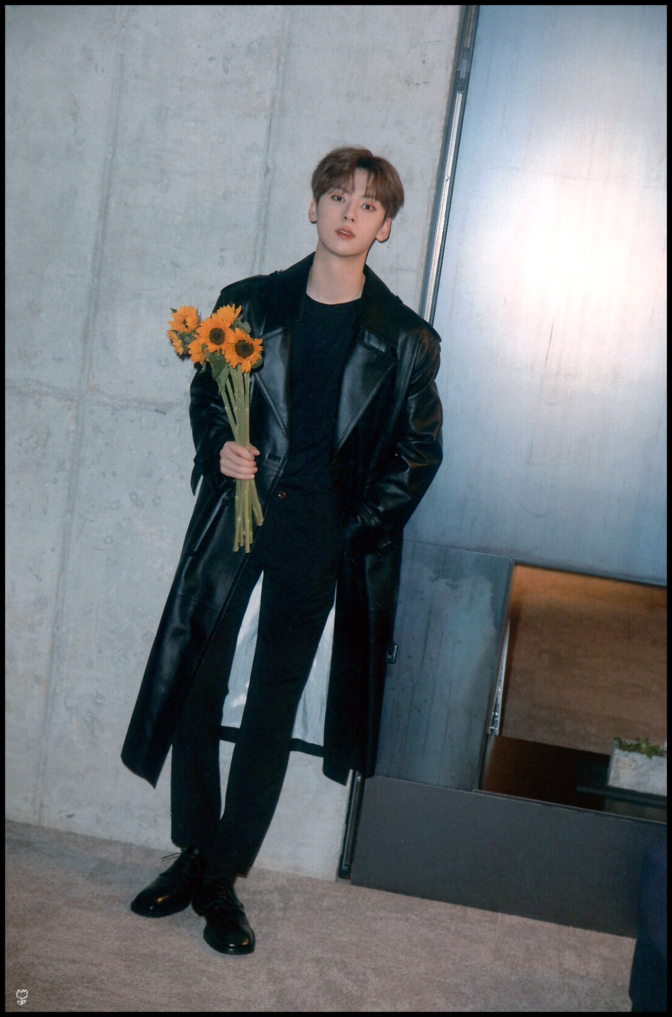 헐 이건 빼박 남친이 나데려오는 사진 아니니? Vs 머글: 야 누가봐도 뉴이스트 황민현 인데? 너가 좀 심했네 | 인스티즈