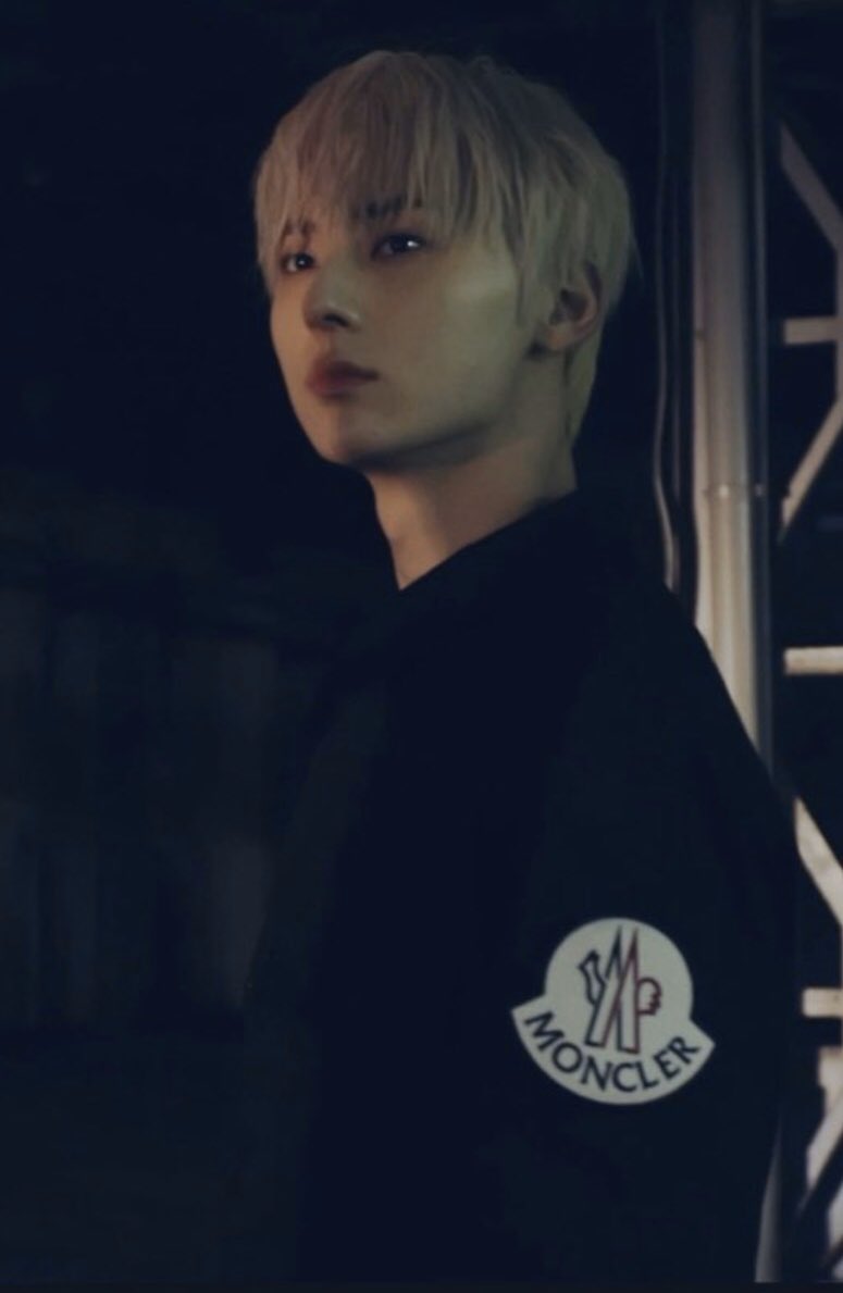 아 진짜 나 입덕하고 황민현 금발 첨봐.... | 인스티즈