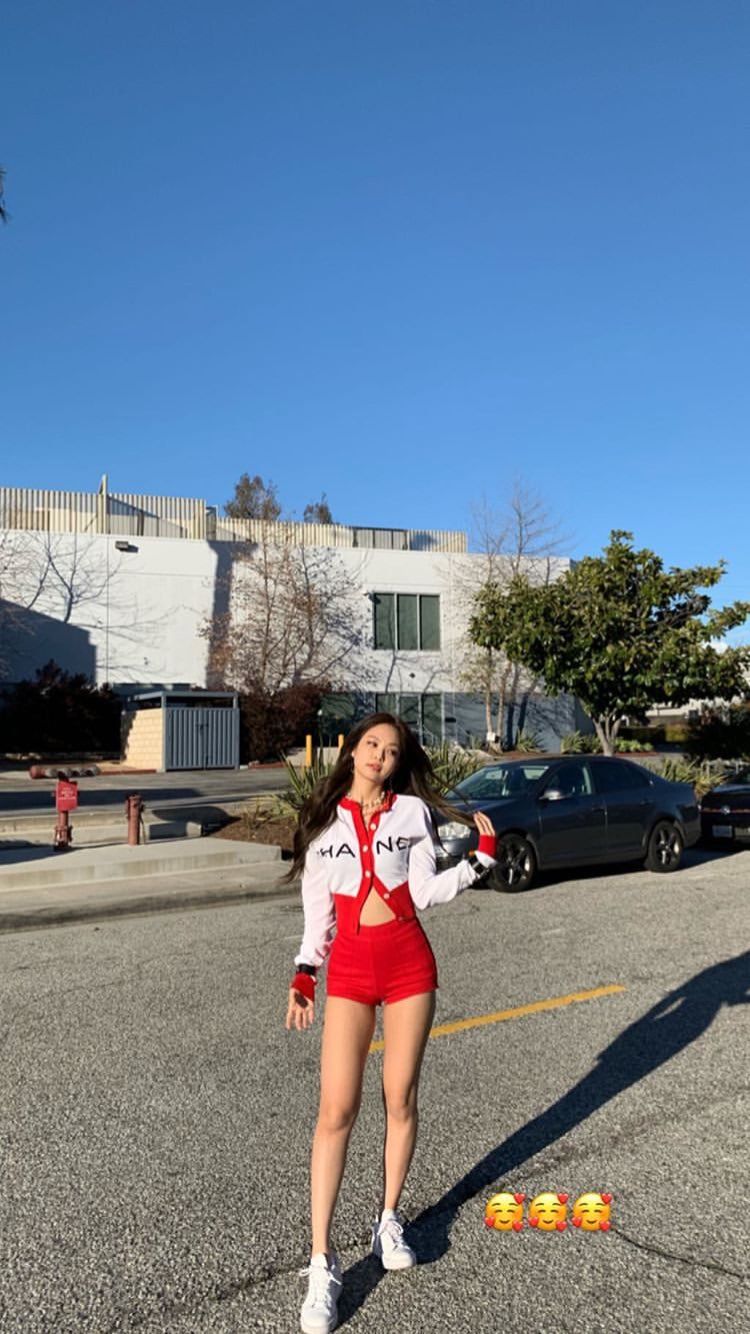 나 제니 딴사진은 모르겠는데 이착장사진은 진짜 (제니사진 더보구가 | 인스티즈