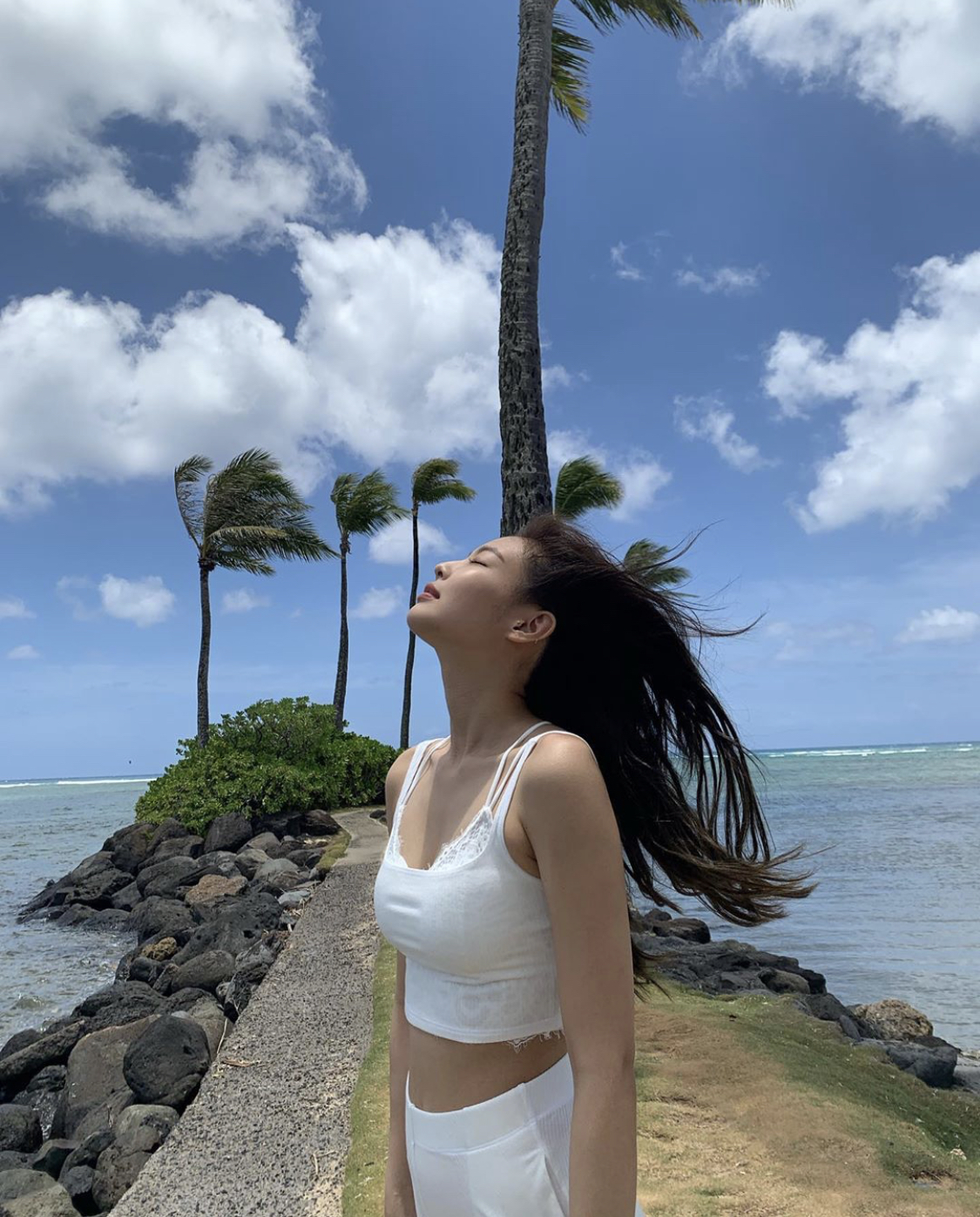 나 제니 딴사진은 모르겠는데 이착장사진은 진짜 (제니사진 더보구가 | 인스티즈