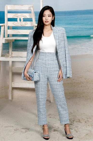 나 제니 딴사진은 모르겠는데 이착장사진은 진짜 (제니사진 더보구가 | 인스티즈