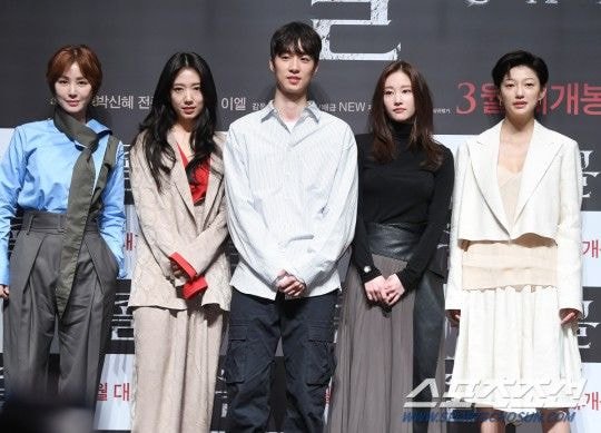 와 이 가운데 남자 배우가 아니고 영화감독이래 | 인스티즈