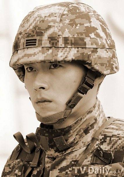 현빈 군대사진인데 그냥 리정혁임.. | 인스티즈