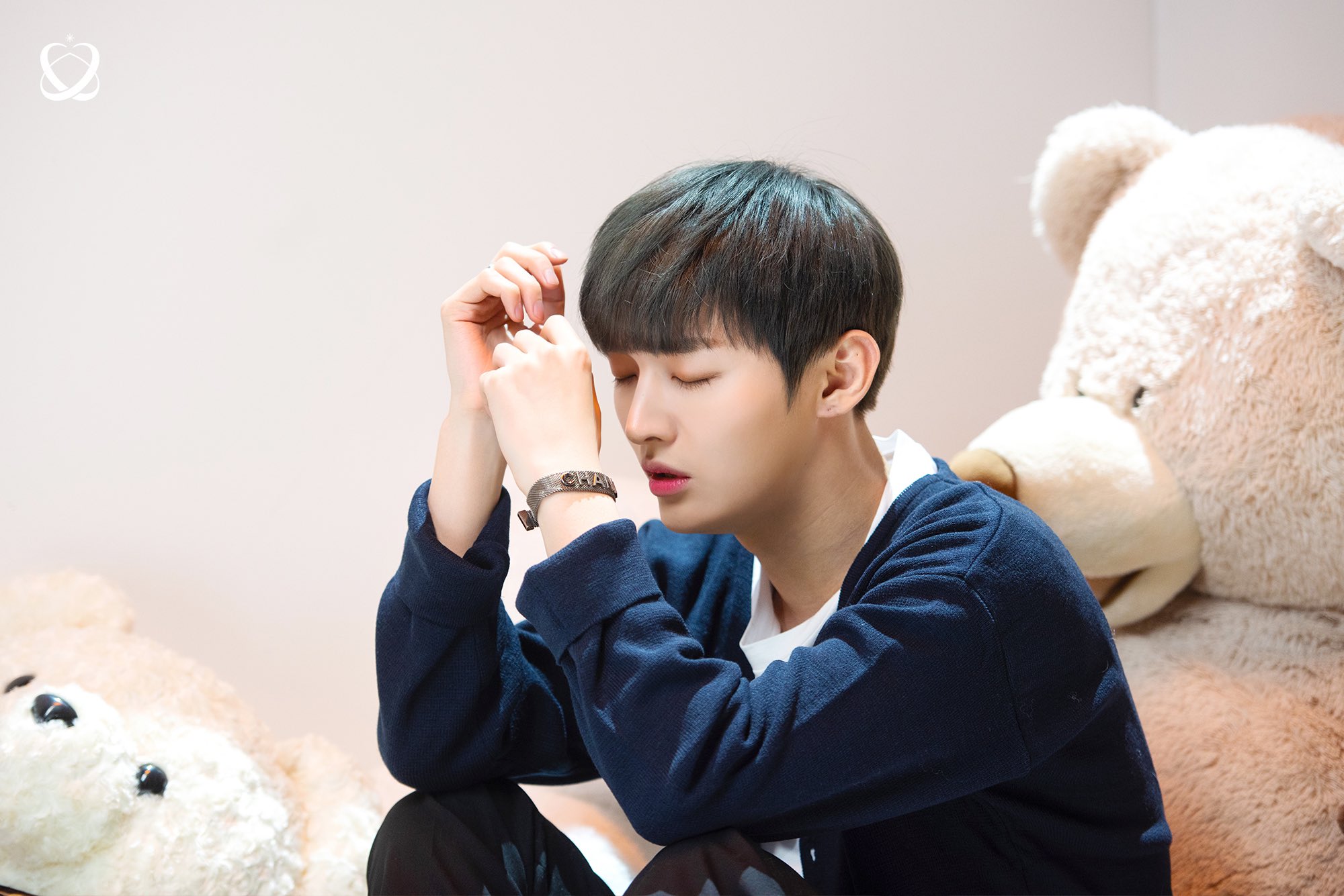 윤지성은 잘생겼다 | 인스티즈