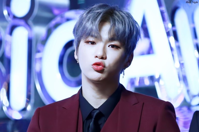 강다니엘 머리 네이비그레이면 이 머리색인거잖아 | 인스티즈