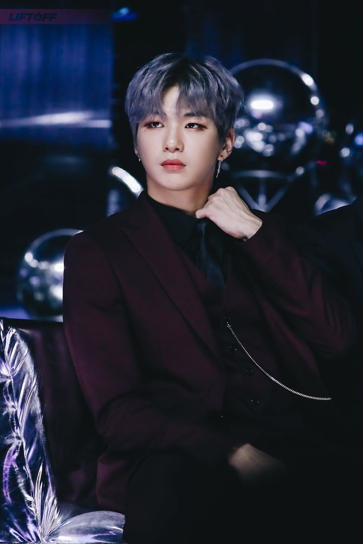 강다니엘 머리 네이비그레이면 이 머리색인거잖아 | 인스티즈