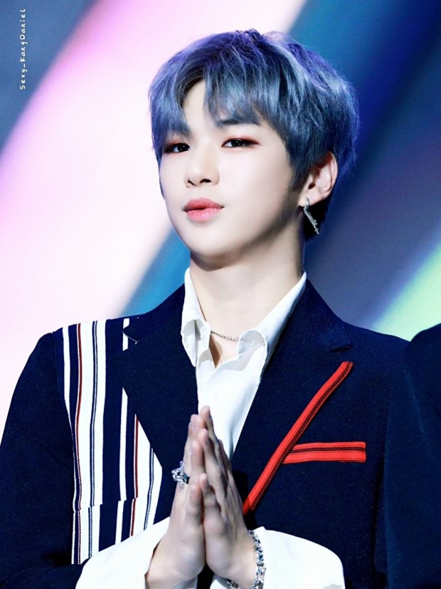 강다니엘 머리 네이비그레이면 이 머리색인거잖아 | 인스티즈