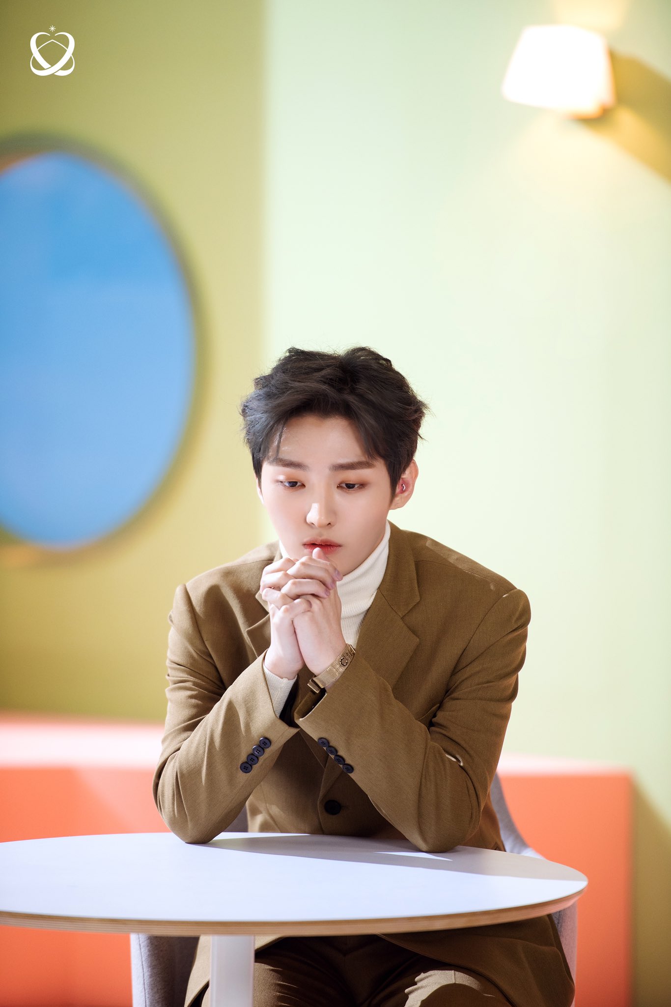 윤지성은 잘생겼다 | 인스티즈