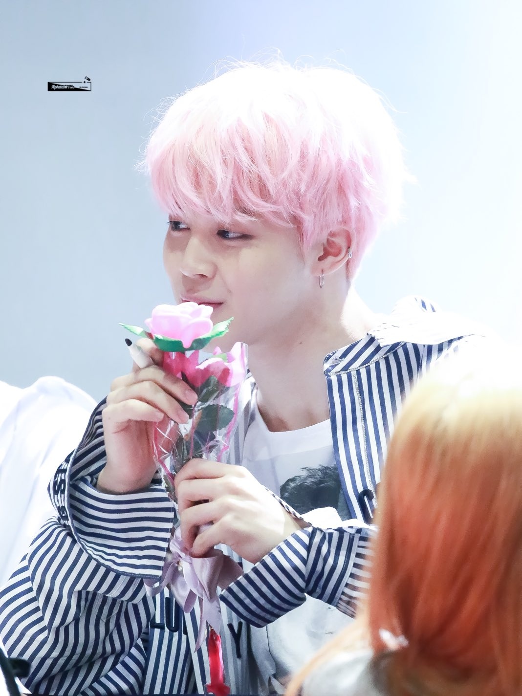 방탄 지민 이런색이 도대체 왜 잘어울리는거지 싶을정도로 | 인스티즈