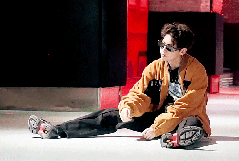 아니 이거 우리애기 화보찍는 모습인데ㅋㅋㅋㅋㅋㅋㅋㅋㅋ 누구게? | 인스티즈