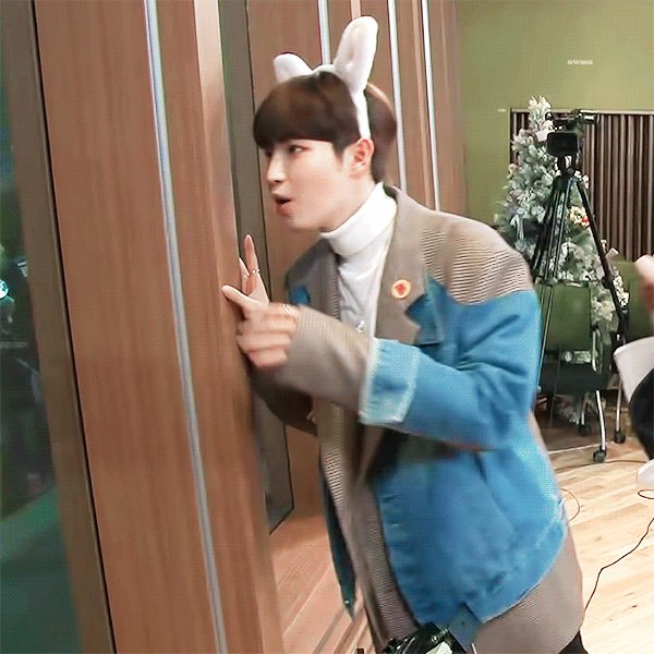 김재환 팬들 바라보는 것 좀 봐 jjjjjnjjjjj | 인스티즈