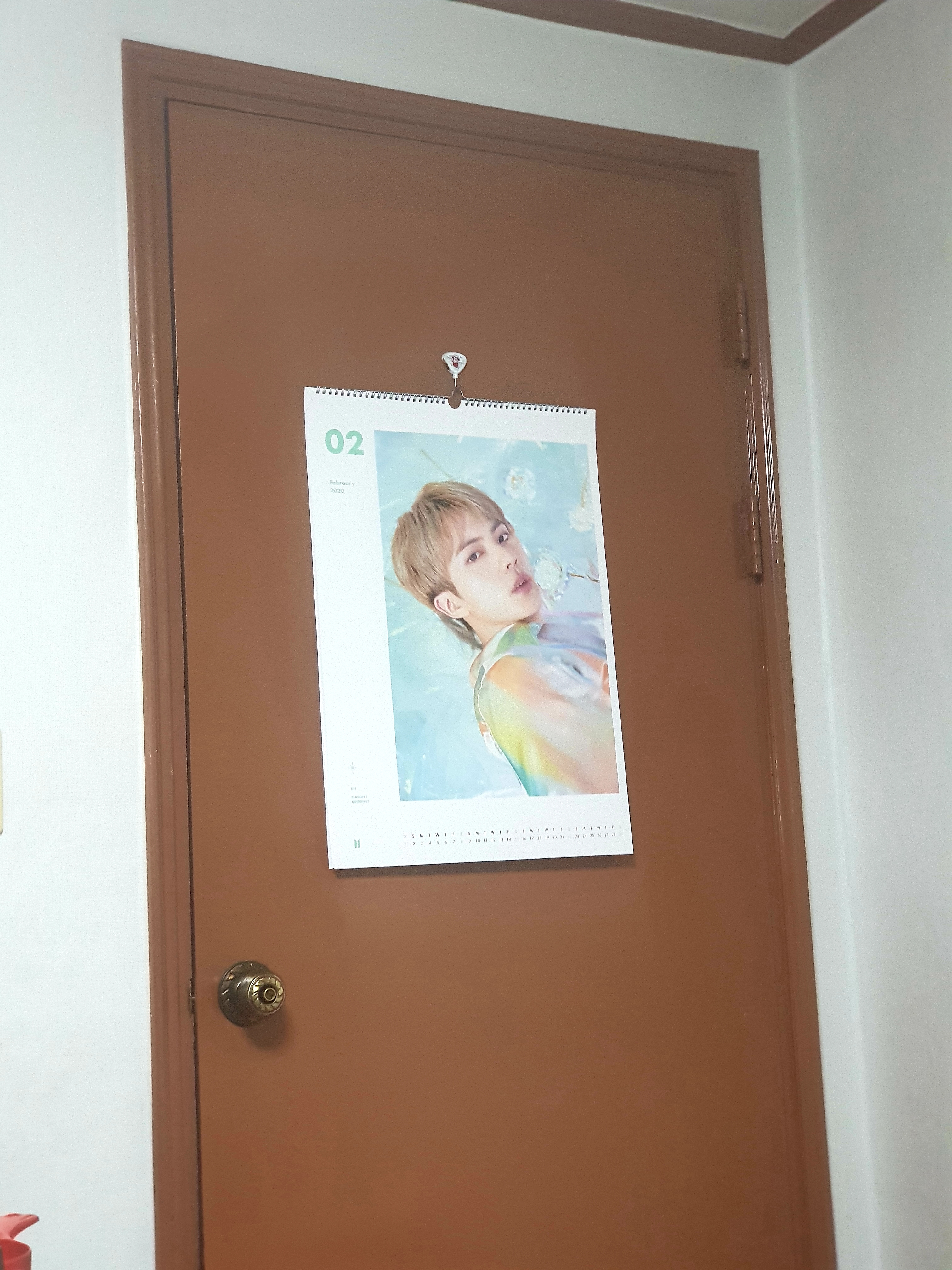 방에서 티비보다가 왼쪽으로 고개돌렸는데.. | 인스티즈