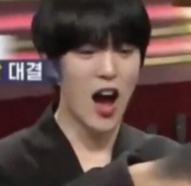 저화질일 때 빛나는 이민혁 앞니 | 인스티즈