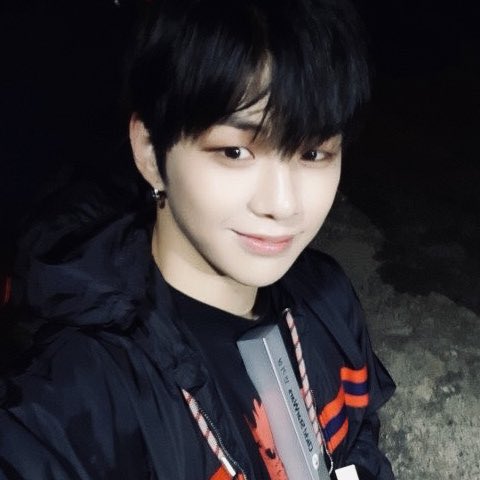 강다니엘 흑발기념 흑발 털이 | 인스티즈