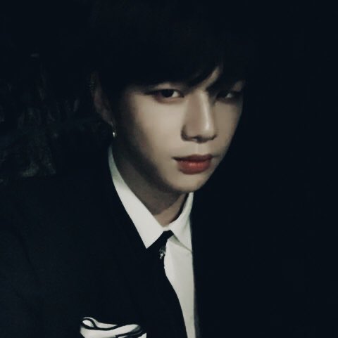 강다니엘 흑발기념 흑발 털이 | 인스티즈