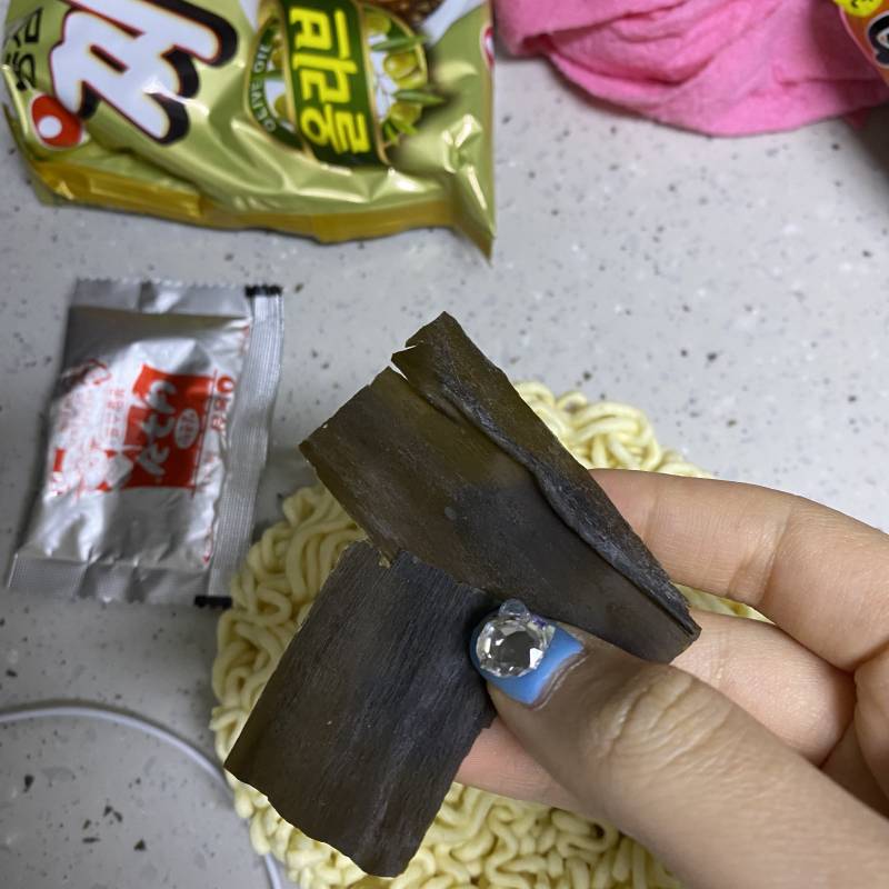 원래 너구리에 다시마 2개 들어가? | 인스티즈