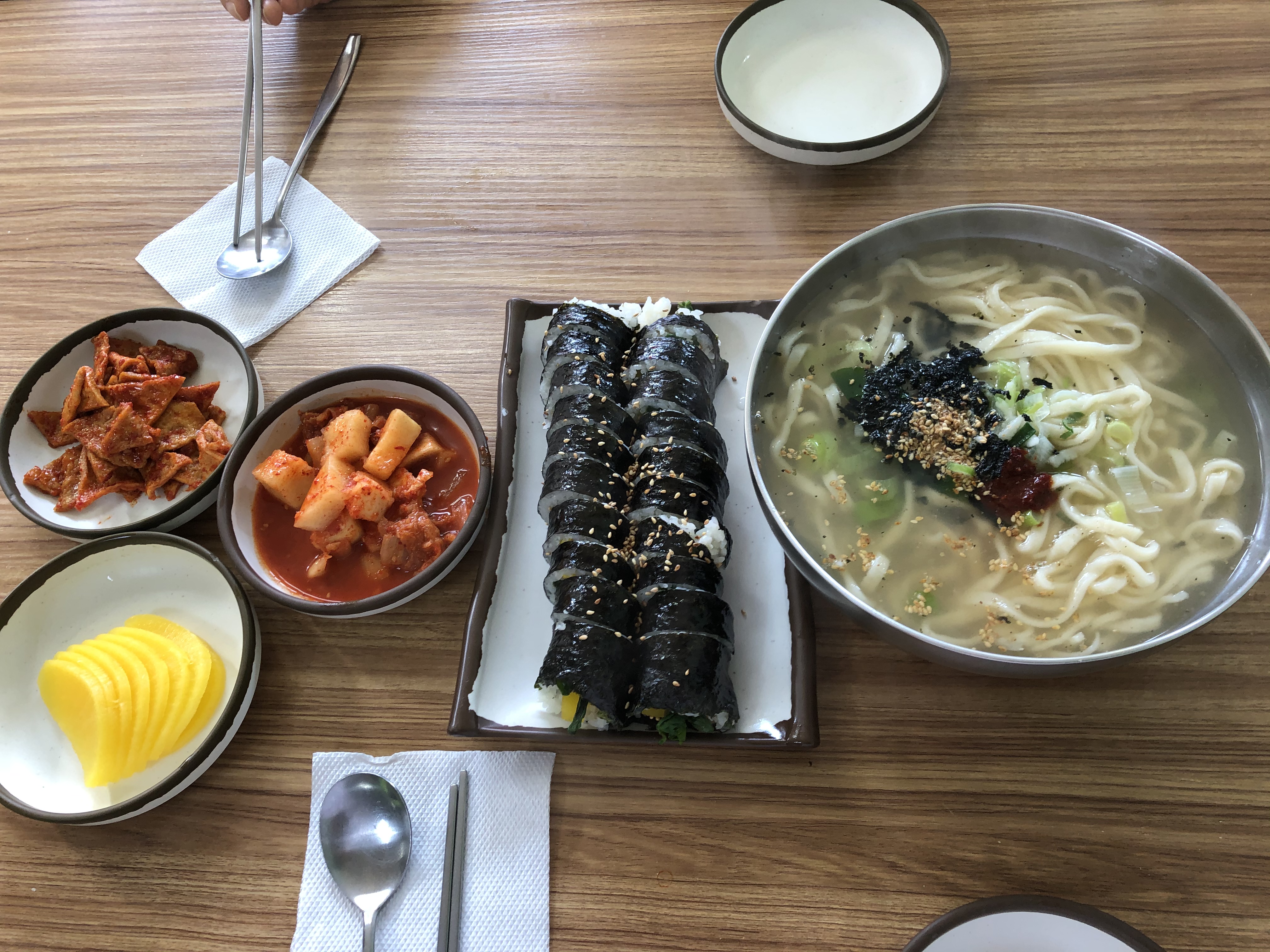 칼국수랑 김밥 먹어따 | 인스티즈