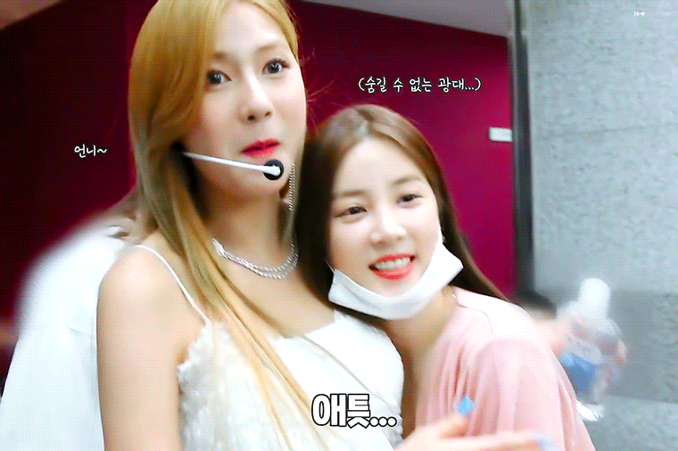 진짜 흔치 않게 박초롱이 멤버들한테 엄청 치대는?짤 개좋아해 나... | 인스티즈