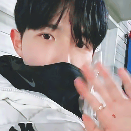 김재환 축구할때마다 인스타라방 켜줬었는데 그때마다 얼굴 열일해써.. | 인스티즈