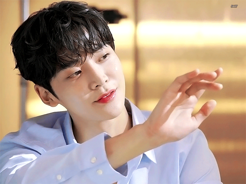 진짜 개잘생 아님? 진짜 어쩜 이렇게 설레게 생겻지 모든게 | 인스티즈