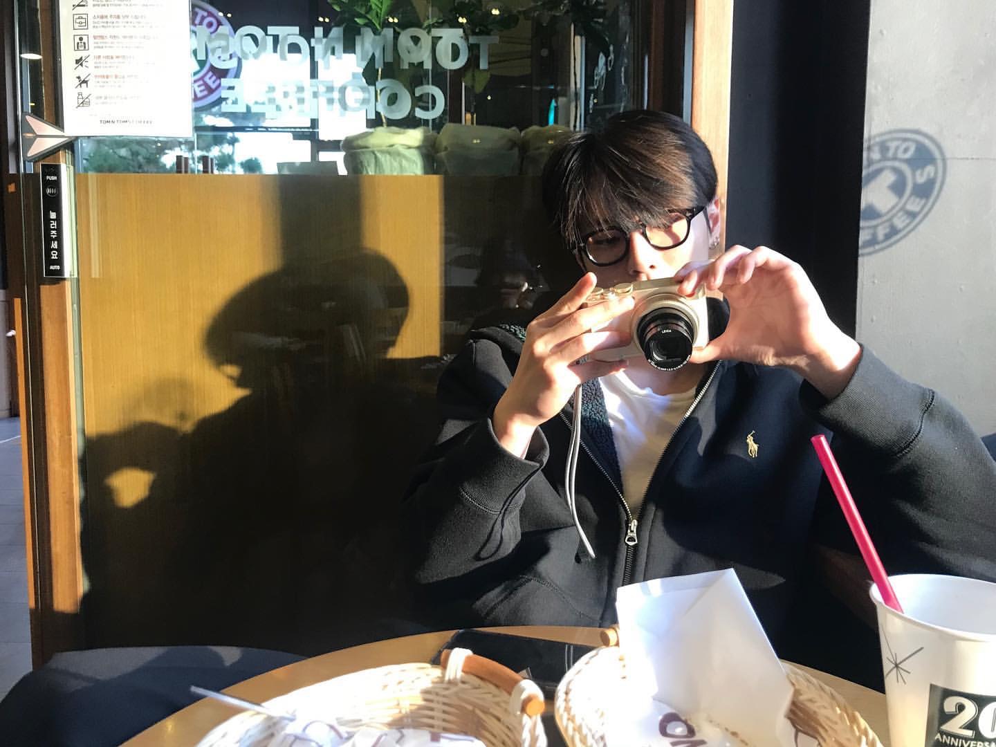 조승연 이거 찐 내앞에서 커피 마시면서 카메라 들고 있는 남친짤같이 나옴 | 인스티즈