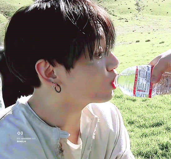 방탄 정국 작정하고 이쁜척 하는게 아닌데... 가끔 이럴때 | 인스티즈