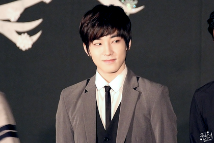 헐...원우 도겸 데뷔전 사진인데... | 인스티즈