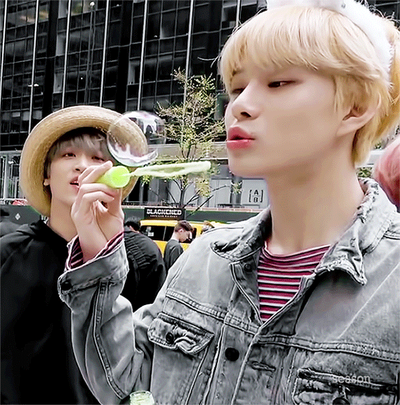 나 요즘 엔시티 정우 찾아보는데 마크가 정우 보고 강아지 같이 귀여울때가 있다 그래서 | 인스티즈