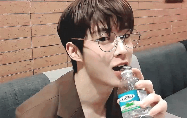 안경 진심녀 갑자기 뽕 차서 내 본진 안경짤 푼다 | 인스티즈