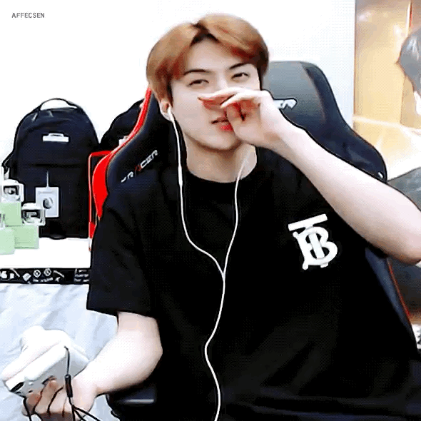 아직도 타팬들이나 머글은 세훈이 쟈갑게 느껴지게찌..? | 인스티즈