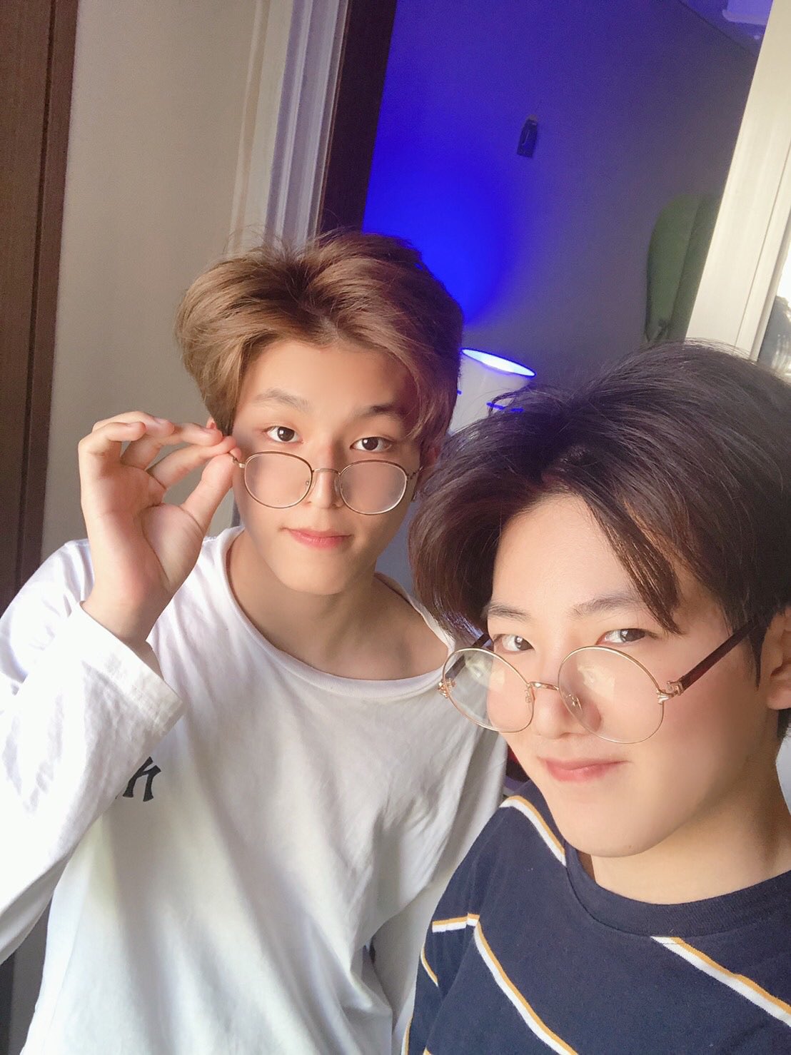 근데 트레저 준규 사진 안 찍고 못 찍는다는 거 치고는 잘 찍는 편 아니야? | 인스티즈