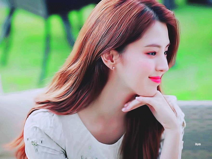 요즘 뒷북으로 쀼세계보는데 한소희 진짜 예쁘다 | 인스티즈