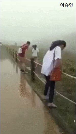 연습생때 화장실에서 뒤로 넘어진 썰 | 인스티즈