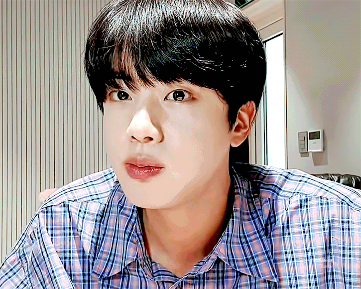 새벽에 석지니 눈 비비며 일어나 세수하러 갔다가 거울만 보고 오지요 | 인스티즈