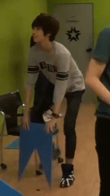 카메라 앞에서 바지 입는 세븐틴 원우 | 인스티즈