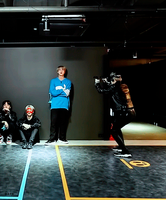 방탄 진 슈가 보고 귀여워서 웃는거봐ㅋㅋㅋㅋㅋㅋㅋㅋㅋ | 인스티즈