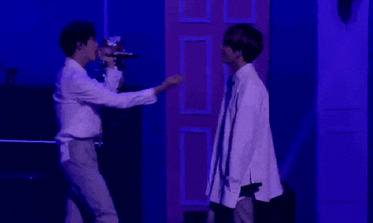 방탄 뷔랑 진 무대에서 모하는거냐고 ㅋㅋㅋㅋㅋ | 인스티즈