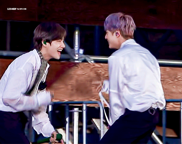 방탄 뷔랑 진 무대에서 모하는거냐고 ㅋㅋㅋㅋㅋ | 인스티즈