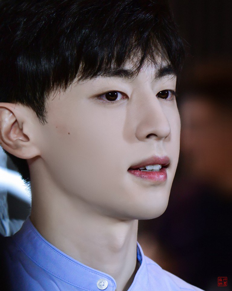 근데 등륜은 ㄹㅇ 얼굴 볼쪽 점이 레알임 | 인스티즈