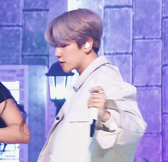 백현 무대짤 턴다 | 인스티즈