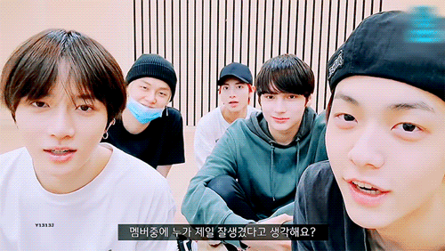 본인이 주인공인 세상에서 사는 사람들 밖에 없어요 투모로우바이투게더에는. 그게 좋은 거죠 뭐 | 인스티즈