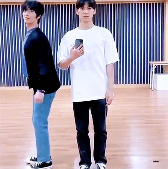 [잡담] 슾구 휘영 도도한 고양이 같아보이지만 | 인스티즈