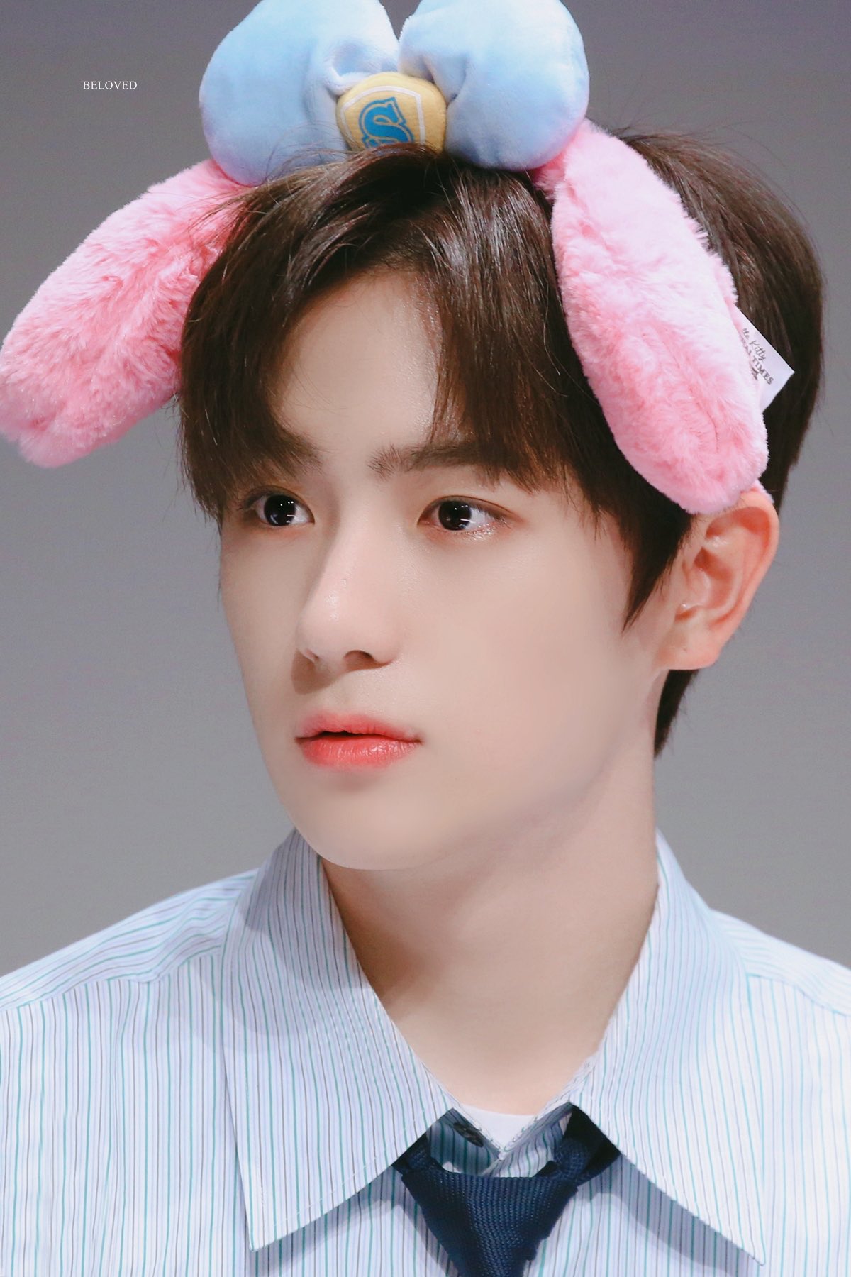 얼굴 진짜 누가 예쁘게 온 정성을 들여서 빚어가지고 조심조심 예쁘게 붙여놓은 것 같음 | 인스티즈