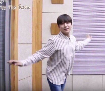 나는 큰방에 상주하는 사람.. 남돌 웃긴짤들을 얻었다 | 인스티즈