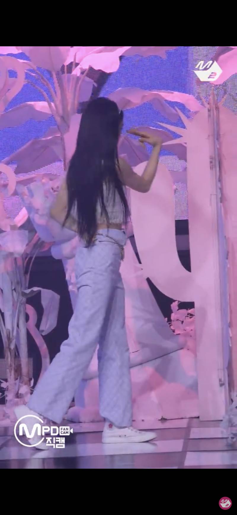 오마이걸 지호 신발 정보 뭘까.. ㅜㅜ - 인스티즈(instiz) 뷰티 카테고리