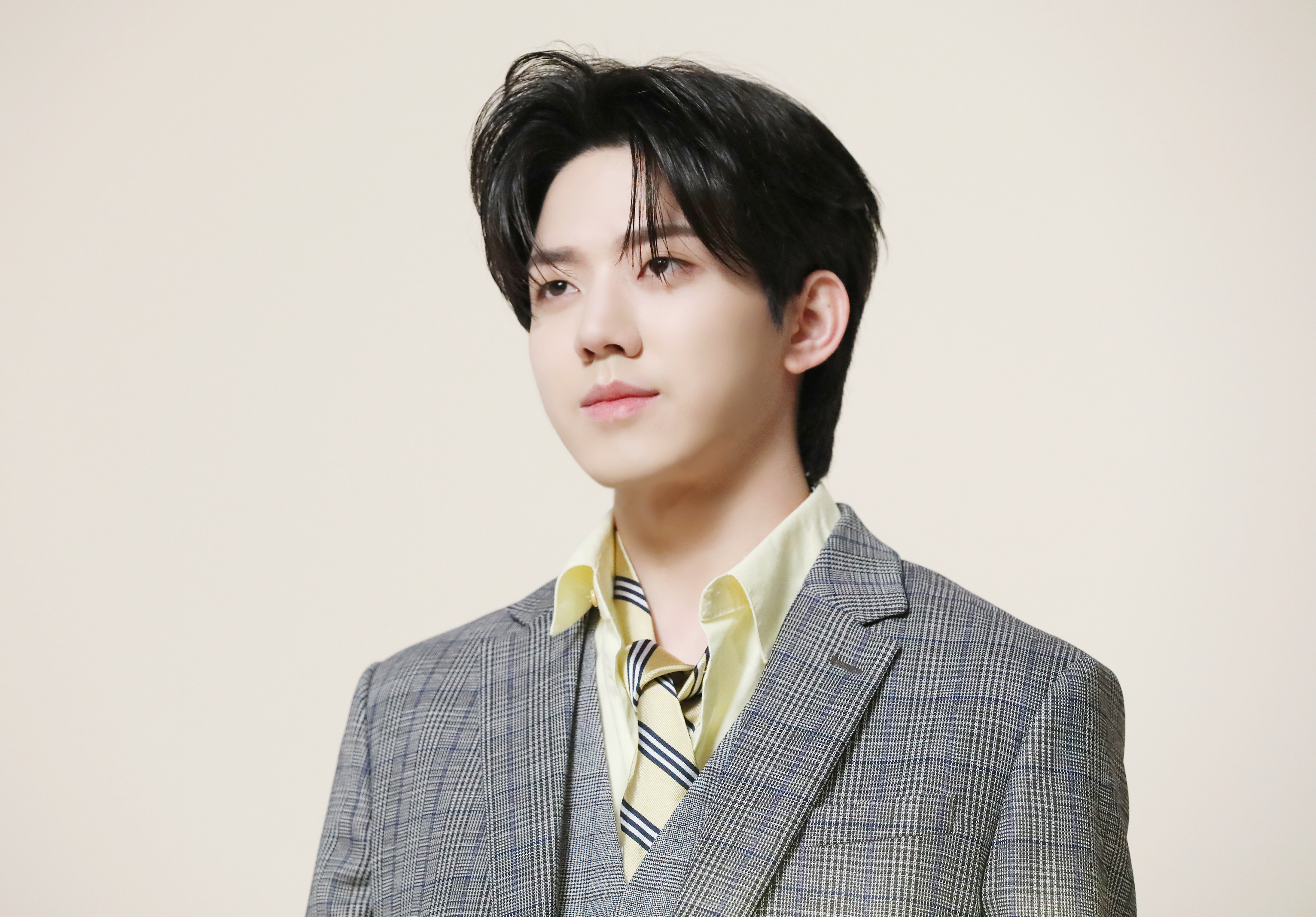 엥... 윤도운 얼굴.....?? - 인스티즈(instiz) 익명예잡 엥... 윤도운 얼굴.....??