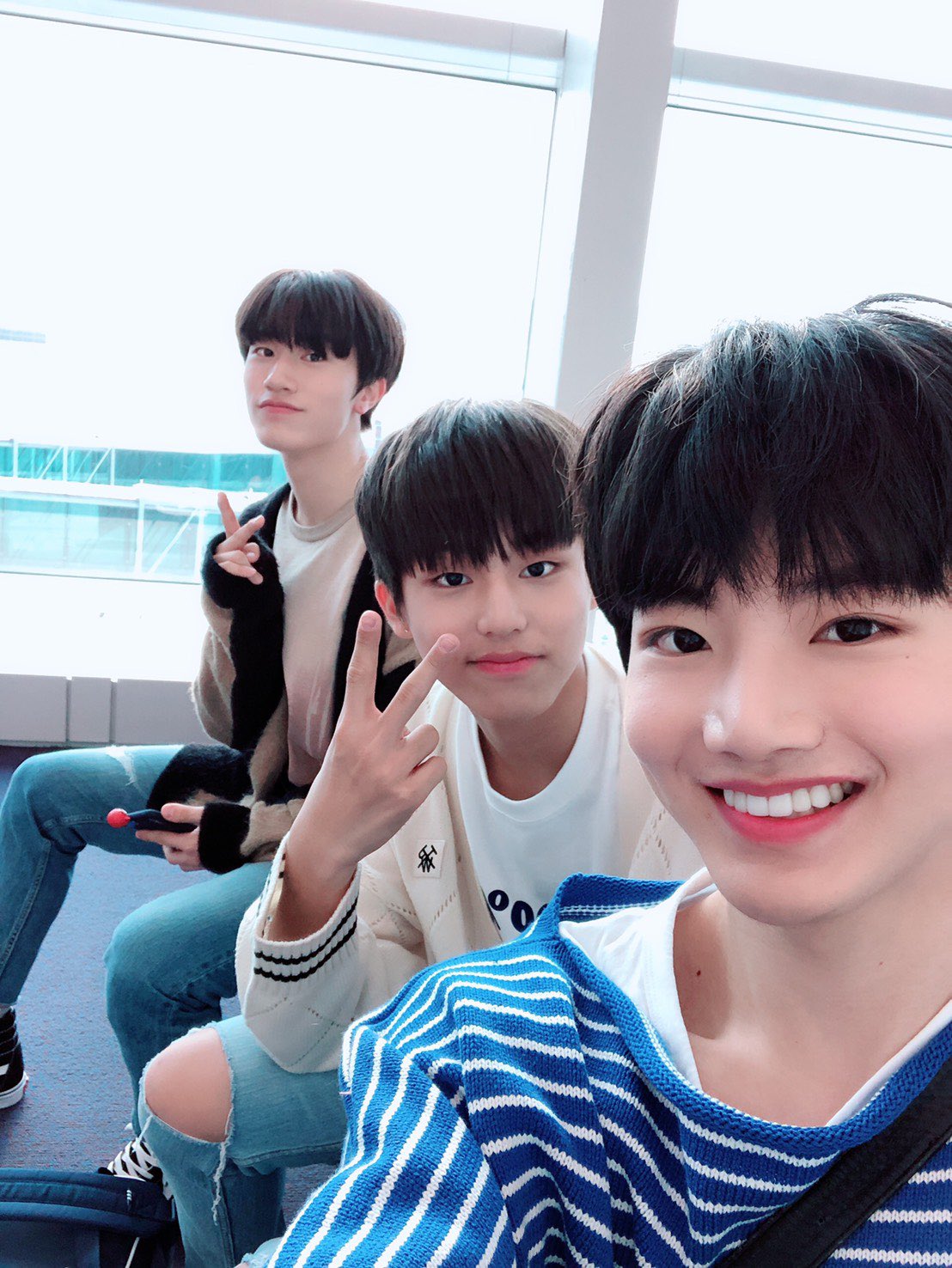 근데 트레저 준규 사진 안 찍고 못 찍는다는 거 치고는 잘 찍는 편 아니야? | 인스티즈