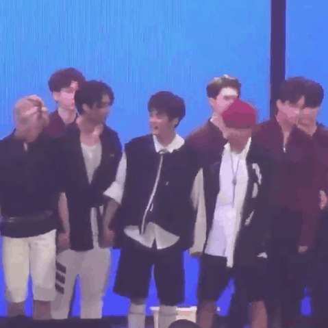 둘이 손잡은 거 하나로 콜라보를 소취하는건 너무 양심 없는 걸까요.. | 인스티즈